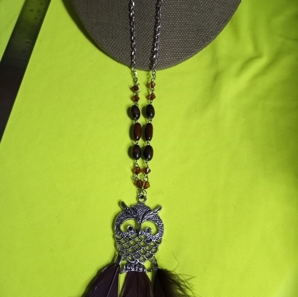 Silvertone owl wood beads feather necklace Earring set brown - Picture 4 of 7
